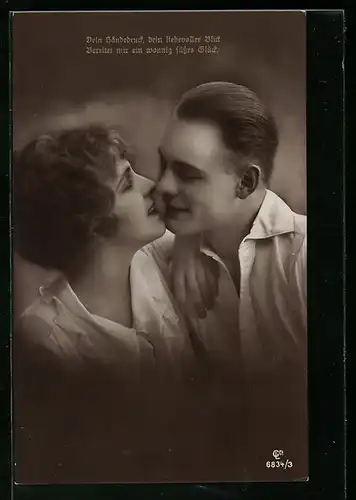 Foto-AK GL Co: Verliebtes Paar schaut sich tief in die Augen