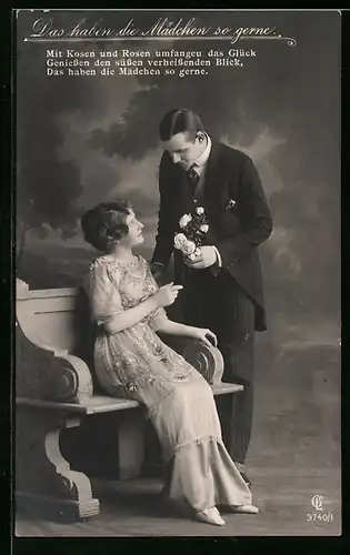 Foto-AK GL Co: Junger Mann schenkt seiner Liebsten einen Blumenstrauss