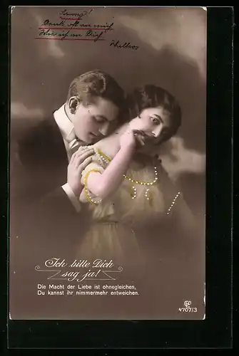 Foto-AK GL Co: Junger Mann macht seiner Liebsten einen Heiratsantrag