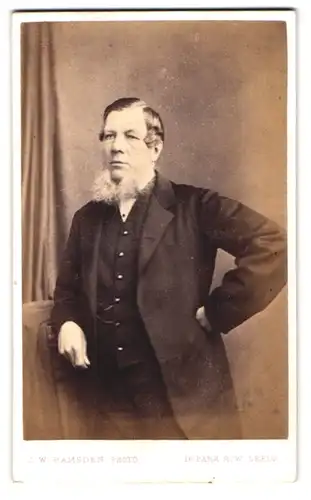 Fotografie J. W. Ramsden, Leeds, 18 Park Row, Herr mit einem langen Bart