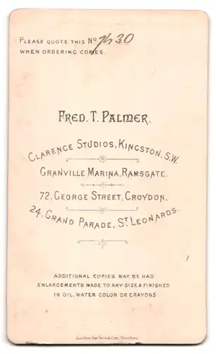 Fotografie AK Fred T. Palmer, Croydon, 72 George Street, Gutbürgerliche Dame mit Halskette