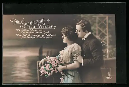 Foto-AK PFB: Eleganter Herr mit einer Dame bei Sonnenuntergang