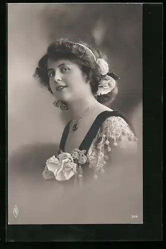 Foto-AK PFB: Junge Dame mit Blumen im Haar