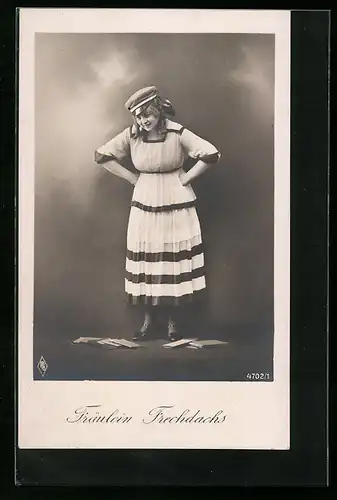 Foto-AK PFB: Fräulein Frechdachs mit Schirmmütze
