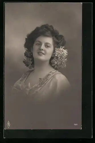 Foto-AK PFB: Junge Dame mit Blumen im Haar