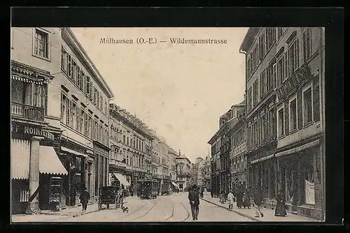 AK Mülhausen /O.-E., Wildemannstrasse mit Geschäften und Strassenbahn