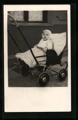 Foto-AK Kleinkind im Kinderwagen
