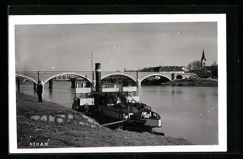 AK Sisak, Flusspartie mit Dampfschiff und Brücke