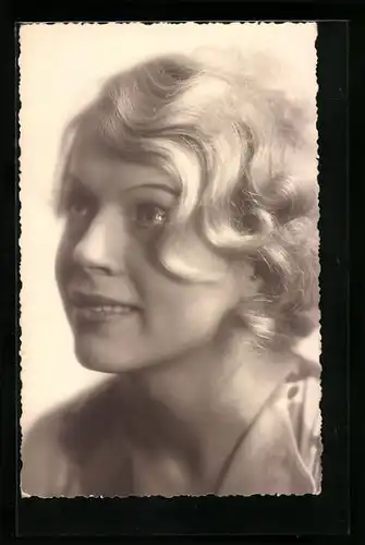 Foto-AK Junge Frau mit blonden Haaren