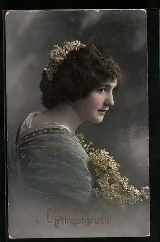 AK Junge Dame mit Blumen im Haar, Pfingstgruss