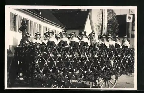 Foto-AK Bad Tölz, Leonhardifahrt, Frauen in Trachten