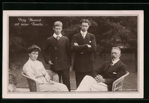 AK Prinz Heinrich von Preussen mit seiner Familie im Garten