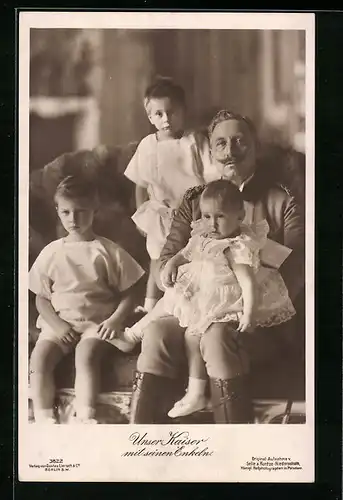 AK Kaiser Wilhelm II. mit seinen Enkeln