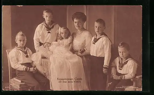 AK Kronprinzessin Cecilie mit ihren sechs Kindern, Royales Familienfoto