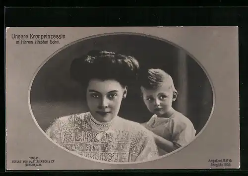 AK Kronprinzessin Cecilie mit ihrem ältesten Sohn portraitiert