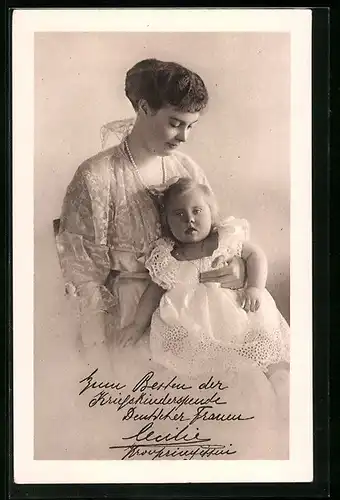 AK Kronprinzessin Cecilie mit der Tochter auf dem Arm, zum Besten der Kriegskinderspende Deutscher Frauen