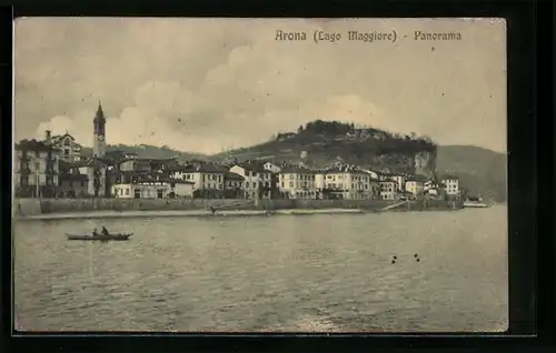 AK Arona, Lago Maggiore, Panorama der Stadt vom See aus gesehen