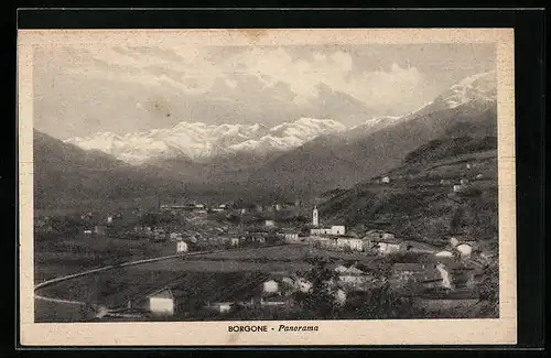 AK Borgone, Panorama der Ortschaft mit Blicik auf die Bergspitzen