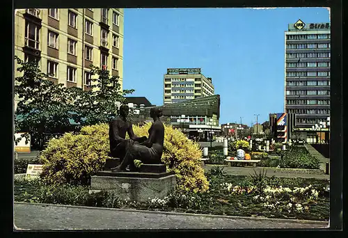 AK Leipzig, Denkmal und Blumen in der Reichsstrasse