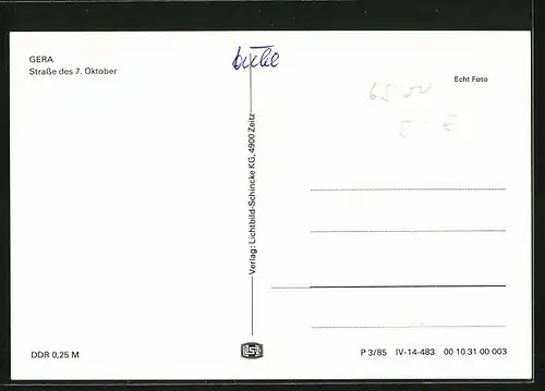 AK Gera, Passanten vor den Geschäften in der Strasse des 7. Oktober