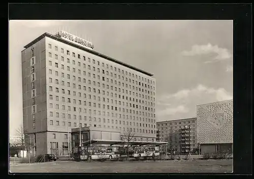 AK Berlin, Aussenansicht des Interhotel Berolina