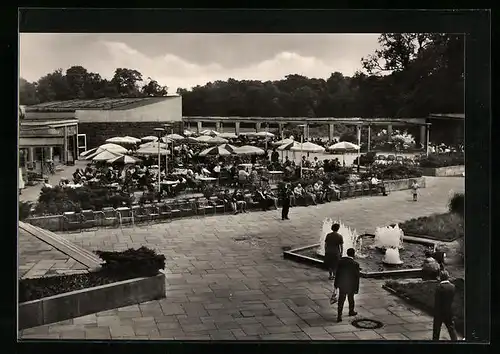 AK Berlin, Gäste an der Cafeteria im Tierpark