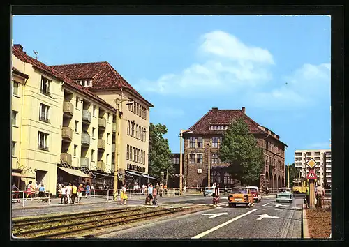 AK Nordhausen, Blick in die Rautenstrasse, Passanten und Automobile