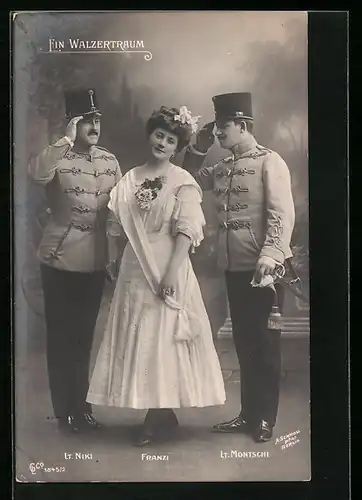 AK Szene aus der Operette Ein Walzertraum mit Lt. Niki, Franzi und Lt. Montschi