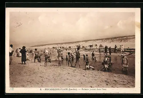 AK Biscarrosse-Plage, Enfants jouant dans l`eau