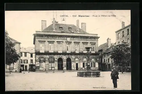 AK Mauriac, Place de l`Hôtel-de-Ville