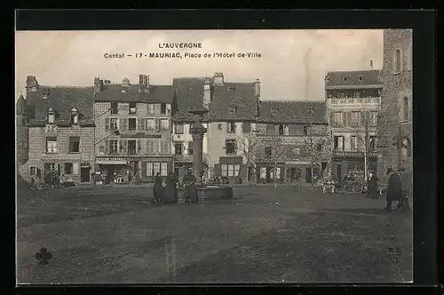 AK Mauriac, L`Auvergne, Place de l`Hôtel-de-Ville