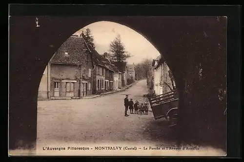 AK Montsalvy, L`Auvergne Pittoresque, Le Porche et l`Avenue d`Aurillac