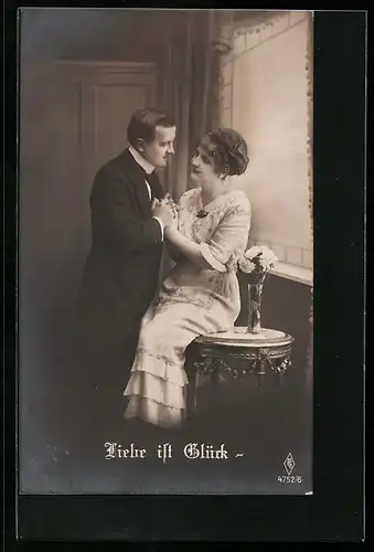 Foto-AK PFB Nr. 4752 /6: Hände haltendes Paar, Liebe ist Glück