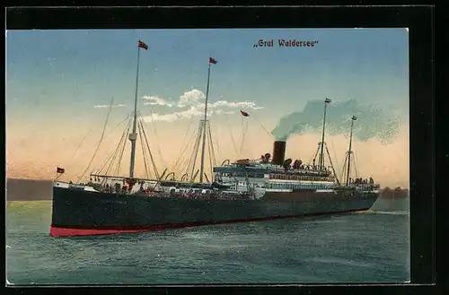 AK Passagierschiff Graf Waldersee mit rauchendem Schornstein