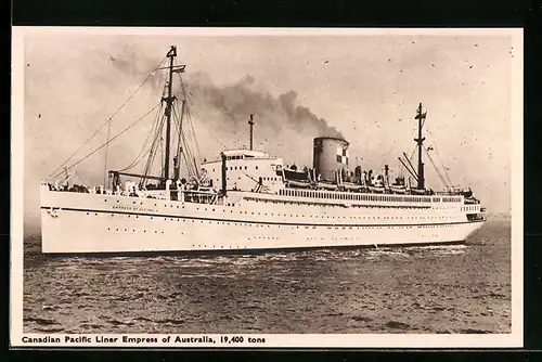 AK Passagierschiff Empress of Autralia vor der Küste