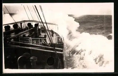 Foto-AK Passagierschiff Thuringia in voller Fahrt