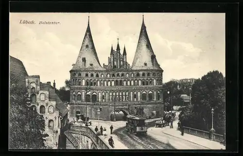 AK Lübeck, Holstentor mit Strassenbahn