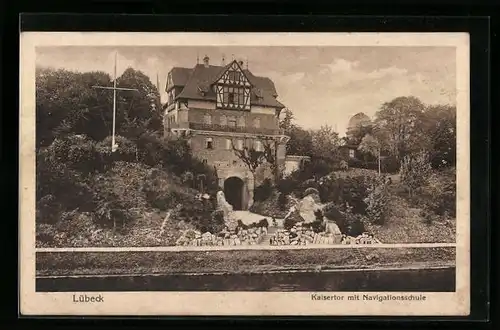 AK Lübeck, Kaisertor mit Navigationsschule