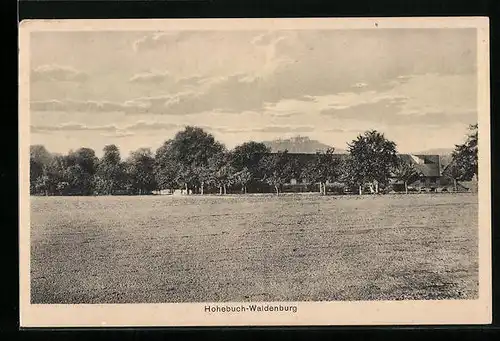 AK Hohebuch-Waldenburg, Blick über die Wiese auf ein Gebäude