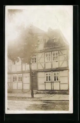 Foto-AK Harzgerode, Fachwerkhaus Augustenstrasse 1