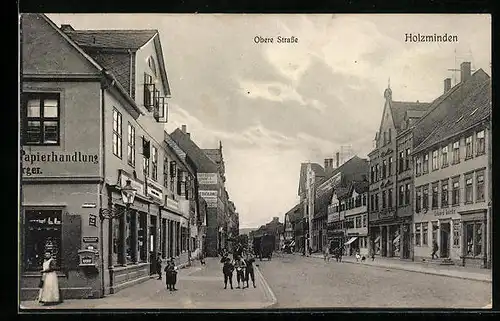 AK Holzminden, Obere Strasse mit Papierhandlung