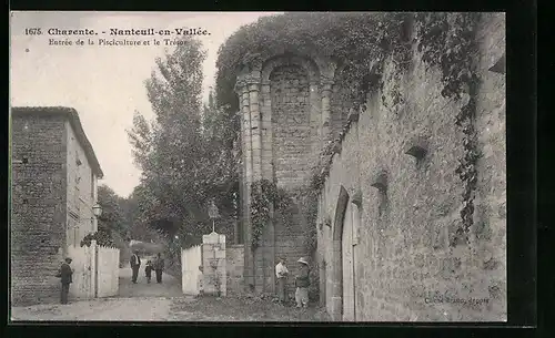 AK Nanteuil-en-Vallée, Entrée d la Pisciculture et le Trésor