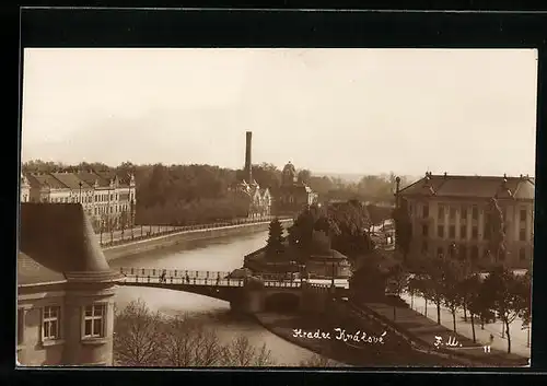 AK Hradec Králové, Ortspartie mit Fluss und Brücke