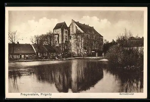 AK Freyenstein /Prignitz, Schlosshotel vom Wasser gesehen