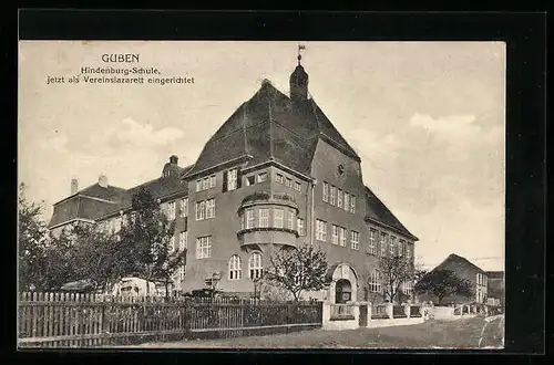 AK Guben, Hindenburg-Schule / Vereinslazerett, Strassenansicht