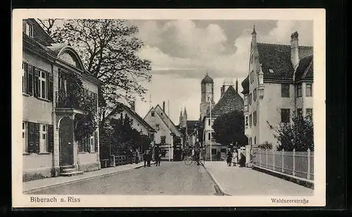 AK Biberach a. Riss, Waldseerstrasse mit Anwohnern