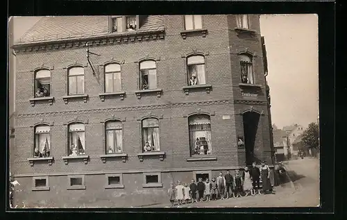 Foto-AK Niederhasslau, Schuhmacher Ewald Brückner in der Albertstrasse 1919