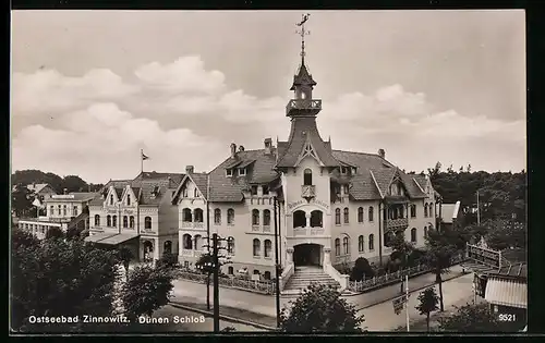 AK Zinnowitz /Ostsee, Hotel Dünen Schloss mit Strasse aus der Vogelschau