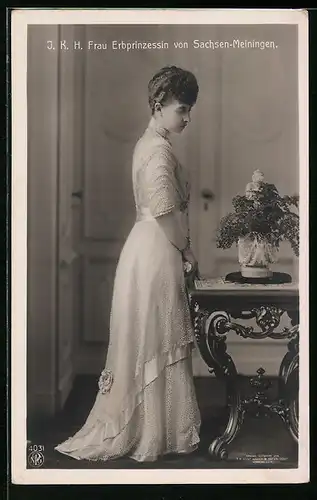 AK Erbprinzessin von Sachsen-Meiningen in weisser Robe
