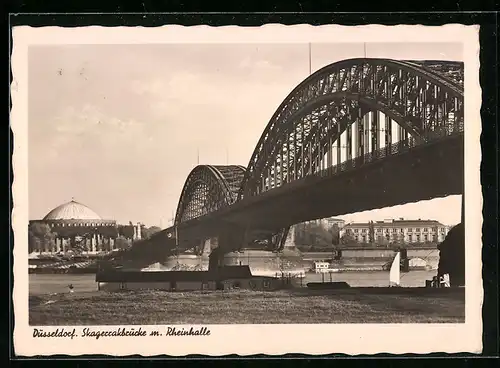AK Düsseldorf, Skagerrakbrücke mit Rheinhalle